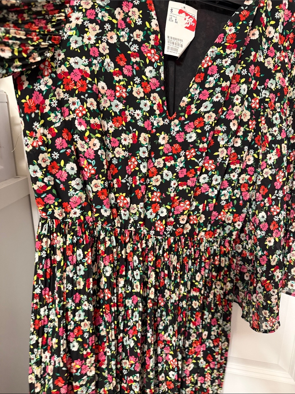H&M Black Floral Pleated Midi Dress with Short Sleeves - Picture 4 of 8